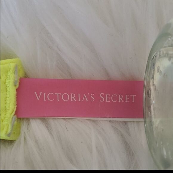 Victoria Secret String Binkini - Picture 7 of 10